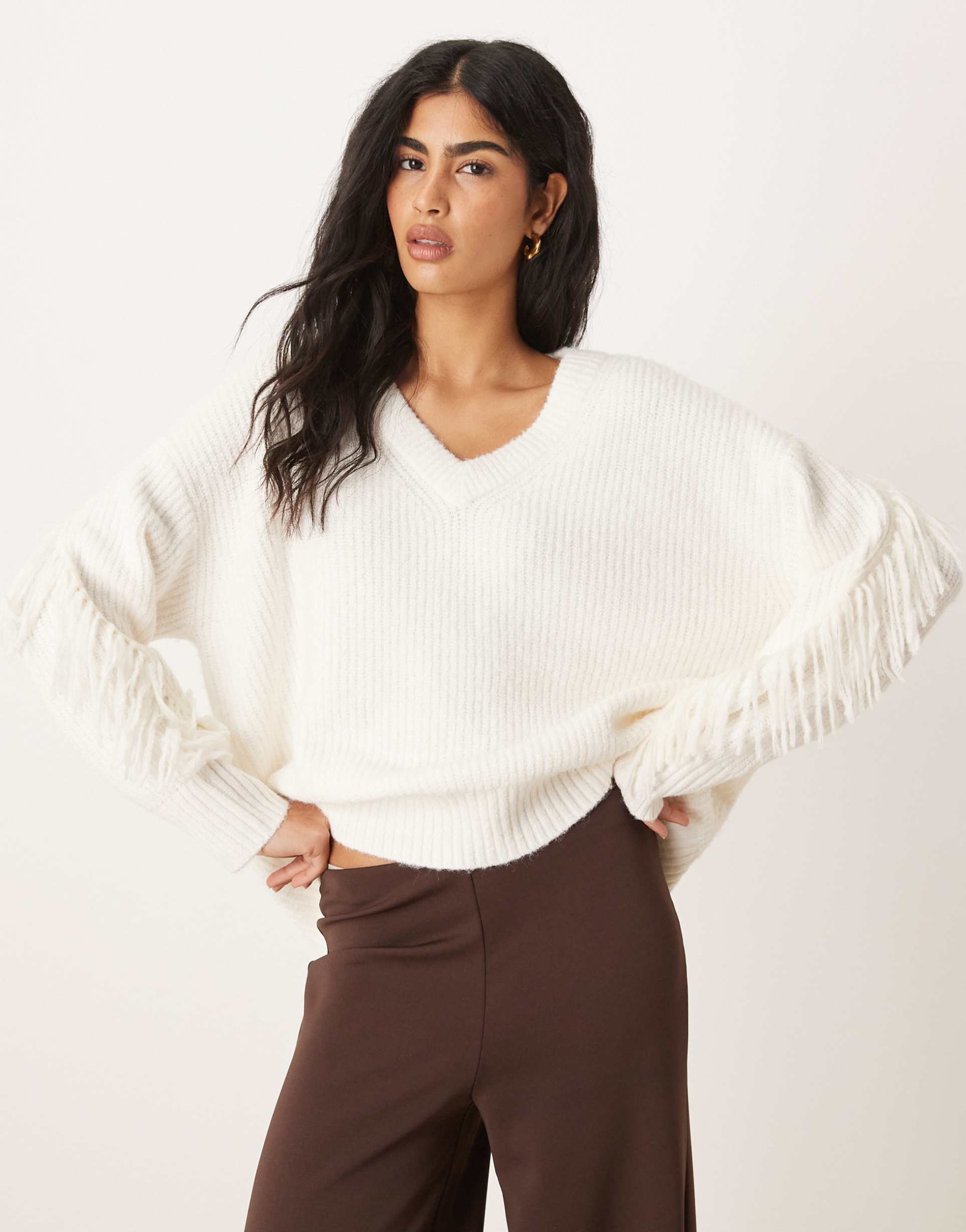 abercrombie & fitch knit v neck oversized sweater in cream