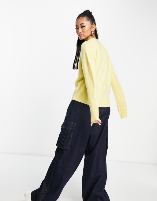 Abercrombie & Fitch knitted crew neck jumper in yellow , 2 of 4
