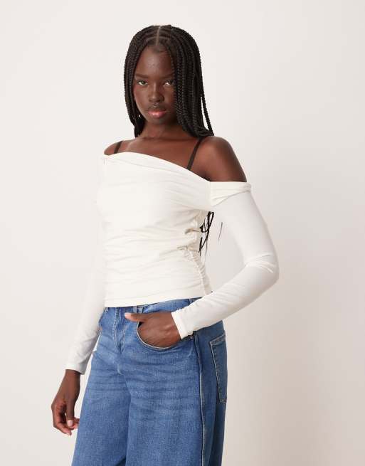 Abercrombie & Fitch – Kremowy asymetryczny top z długimi rękawami i skręconym detalem