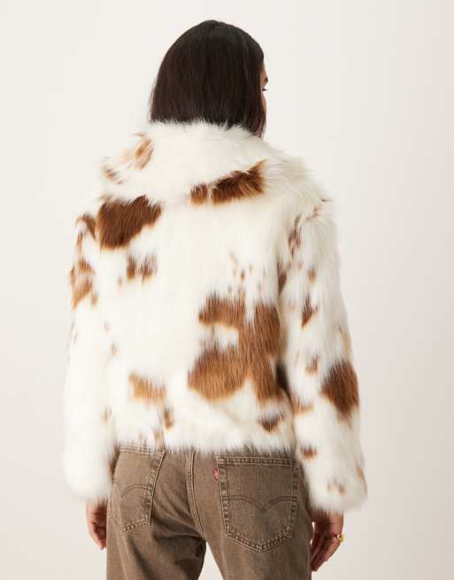 Abercrombie & Fitch – Kurze Kunstpelzjacke mit Kuhfellmuster, 4 von 4