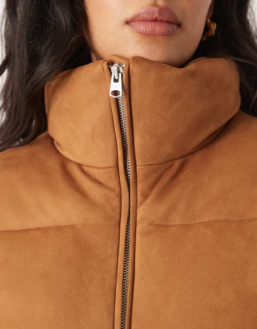 Abercrombie & Fitch – Kurze Pufferjacke aus Wildlederimitat in Camel, 3 von 4