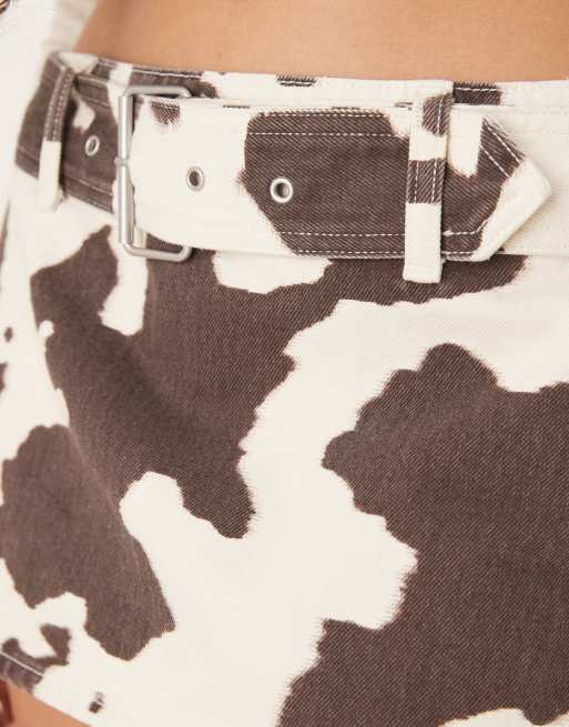 Abercrombie & Fitch – Kurzer Jeans-Skort mit Gürtel und Kuhfellmuster, 3 von 5