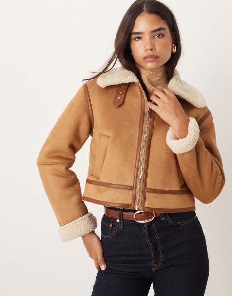Abercrombie & Fitch – Kurzmantel aus Wildlederimitat in Braun mit Lammfellfutter - view 1