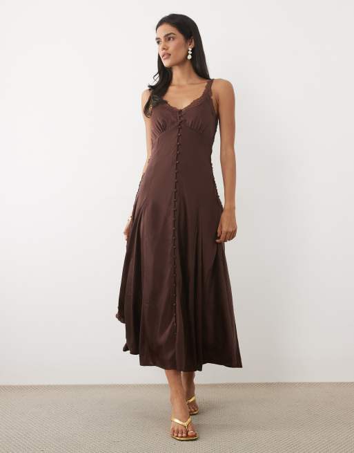 Abercrombie & Fitch lång cami-slip med knappar framtill i brun, 2 av 4