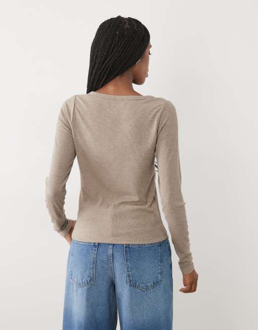 Abercrombie & Fitch langärmliges geripptes Henley-Oberteil in Braun, 4 von 4