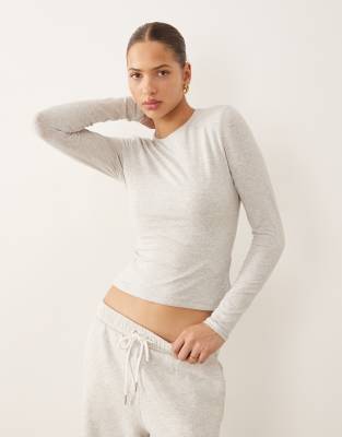 Abercrombie & Fitch - Langärmliges, knapp geschnittenes T-Shirt in Grau