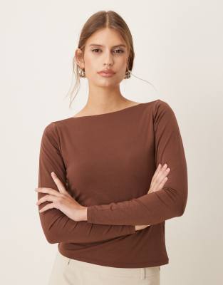 Abercrombie & Fitch - Langärmliges Oberteil in Braun mit Schlitzausschnitt und Wasserfallausschnitt hinten-Brown