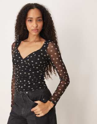 Abercrombie & Fitch - Langärmliges Oberteil in Schwarz mit Polka Dots und Herzausschnitt