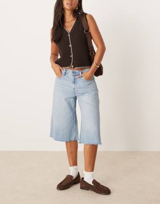 Abercrombie & Fitch - Lange Jorts in hellblauer Waschung mit mittelhohem Bund