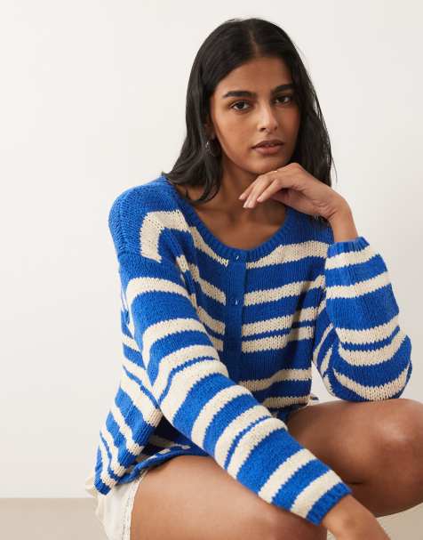 Abercrombie & Fitch – Leichte, gestreifte Mikro-Strickjacke in Weiß und Blau mit Knopfleiste - view 1