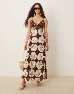 Abercrombie & Fitch - Leinen-Maxikleid in Braun mit Print, Cut-out und Spaghetti-Trägern