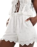 [Abercrombie & Fitch] Abercrombie & Fitch linen blend shorts in white with eyelet detailing M Brilliant white