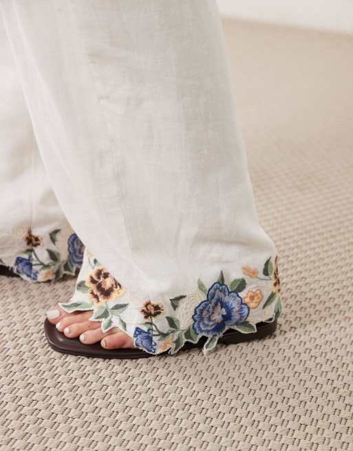 Abercrombie & Fitch linen rich wide leg pull on trousers with embroidered hem in white, 4 of 5