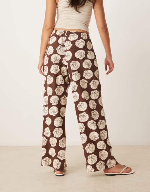 Abercrombie & Fitch linen wide leg pull on trousers in brown shell print, 2 of 5