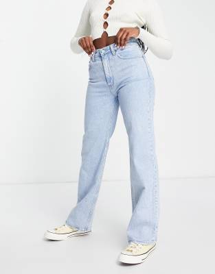 Abercrombie & Fitch - Locker geschnittene Jeans im Stil der 90er mit Bleach-Waschung-Blau