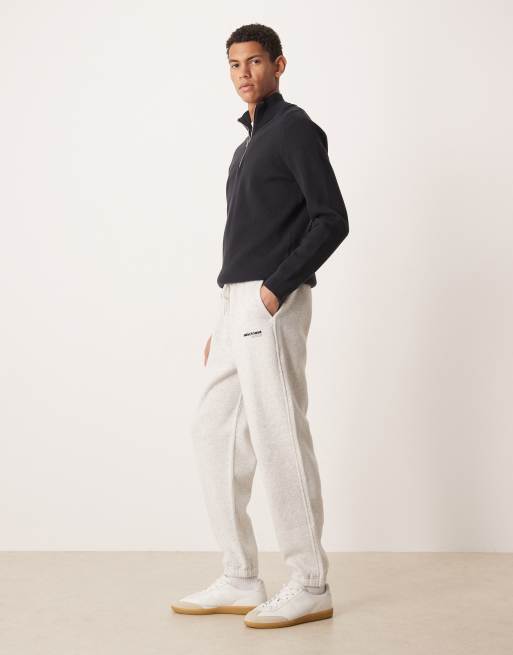 Abercrombie & Fitch – Locker geschnittene Jogginghose in Grau mit Logodetail und Bündchen, 3 von 5
