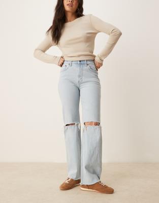 Abercrombie & Fitch - Lockere Jeans in hellblauer Waschung im Stil der 90er mit Zierrissen am Knie