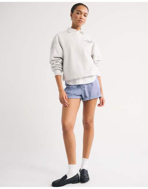 Abercrombie & Fitch Logo crew sweatshirt in light gray, 2 of 7