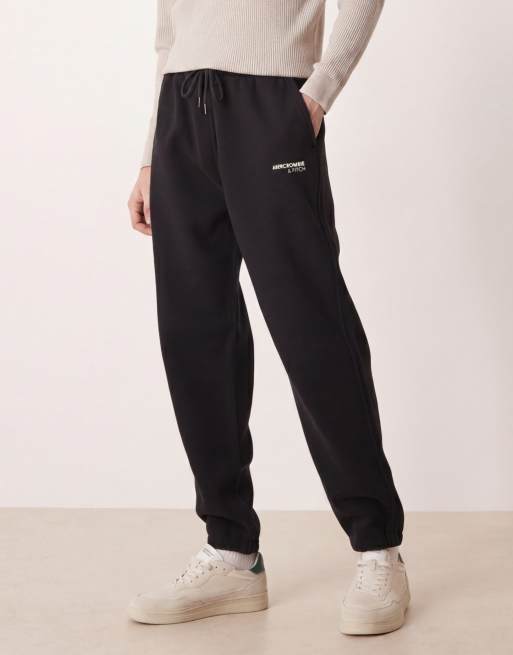 Abercrombie & Fitch logo detail relaxed cuffed jogger in black, 2 of 5