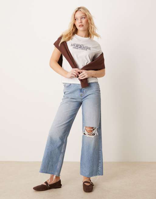 Abercrombie & Fitch logo graphic t-shirt in white, 3 of 4