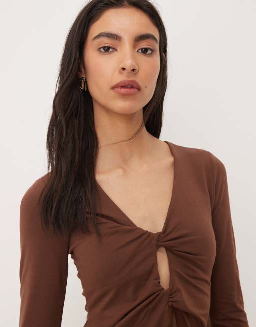 Abercrombie & Fitch long sleeve cut out twist top in brown, 2 of 4