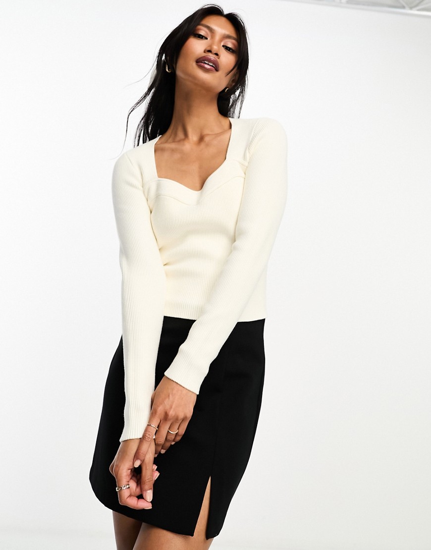 Abercrombie & Fitch long sleeve knitted top with sweetheart neckline in cream-White