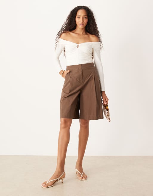 Abercrombie & Fitch long sleeve off-shoulder hardware top in cream, 3 of 4