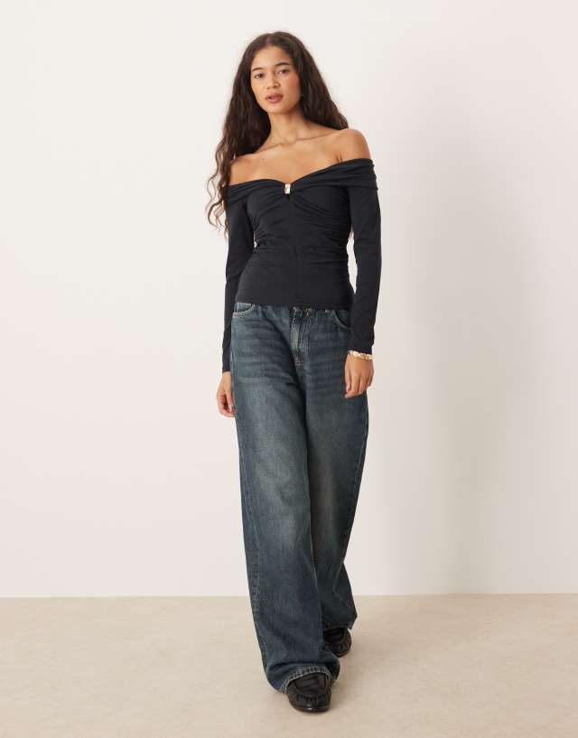 Abercrombie & Fitch long sleeve off-the-shoulder hardware top in