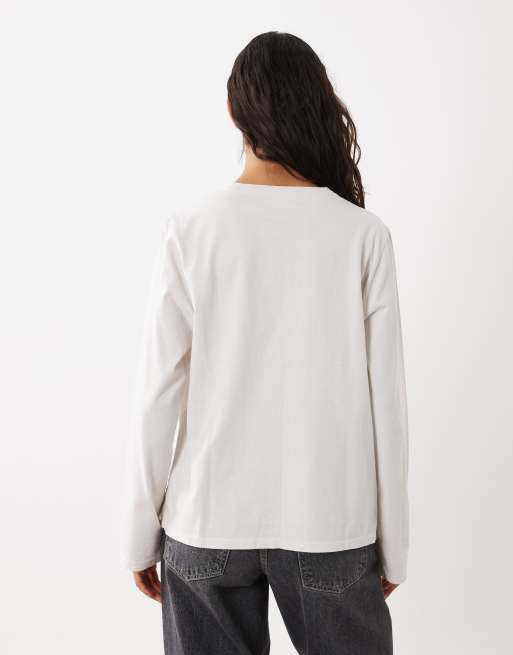 Abercrombie & Fitch long sleeve t-shirt with chest graphic in cream, 4 of 4