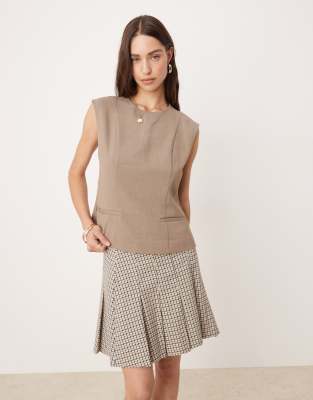 Abercrombie & Fitch Abercrombie & Fitch longline tailored top in tan-Brown