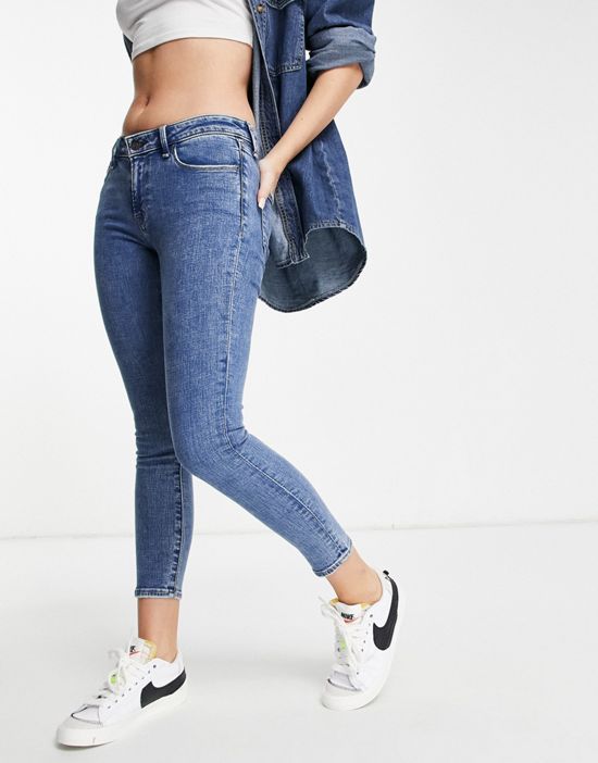 https://images.asos-media.com/products/abercrombie-fitch-marbled-ankle-grazer-jeans-in-medium-wash/201179068-4?$n_550w$&wid=550&fit=constrain