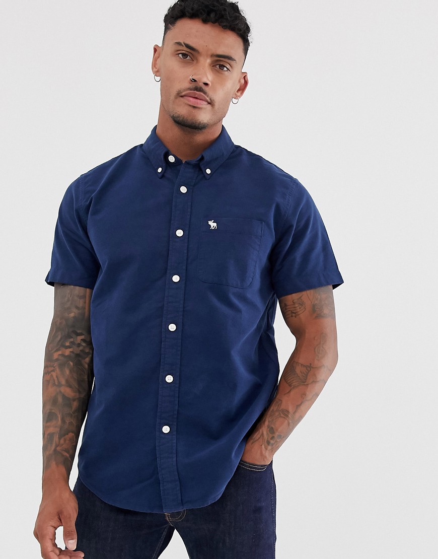 Abercrombie & Fitch – Marinblå, kortärmad oxfordskjorta med klassisk logga