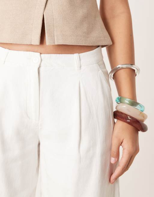 Abercrombie & Fitch mid rise bermuda shorts in white, 4 of 6