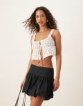 [Abercrombie & Fitch] Abercrombie & Fitch mid rise drop waist bubble mini skort in black L BLACK