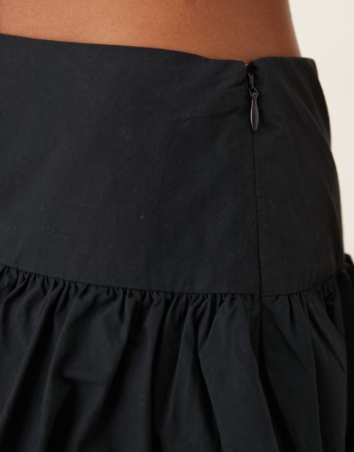 Abercrombie & Fitch mid rise drop waist bubble mini skort in black, 5 of 5