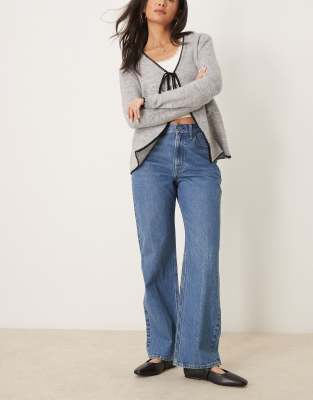 mid rise loose jeans in tinted medium wash blue