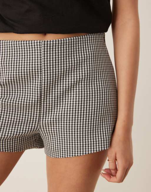 Abercrombie & Fitch mid rise tailored shorts in black gingham, 5 of 5