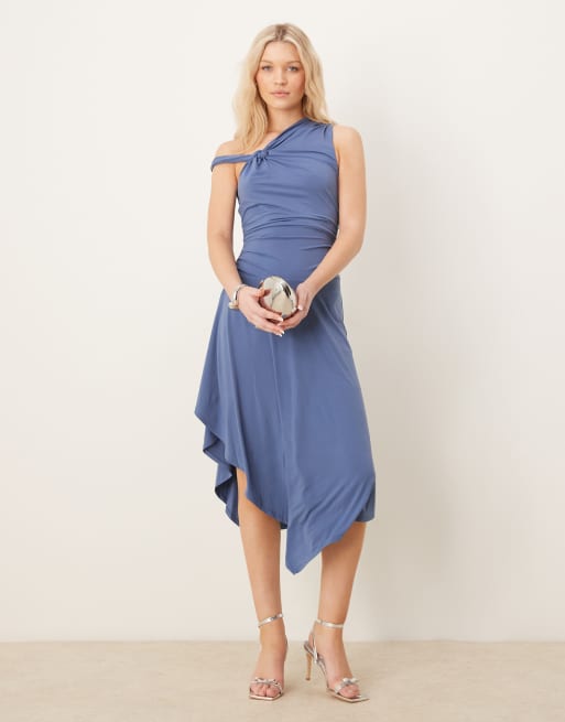 Abercrombie & Fitch - Midi jurk met blote schouder en asymmetrische zoom in marineblauw