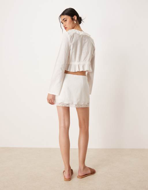 Abercrombie & Fitch – Mini-Skort in Weiß mit Spitzenborte und mittelhohem Bund, 4 von 5
