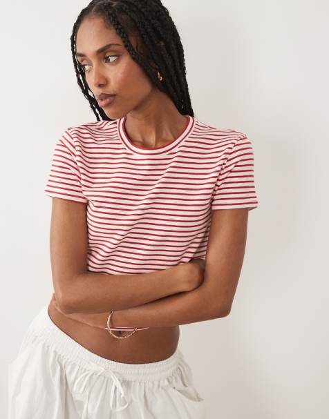 Abercrombie & Fitch – Nahtloses, kurzärmliges, knapp geschnittenes T-Shirt in Rot gestreift - view 1