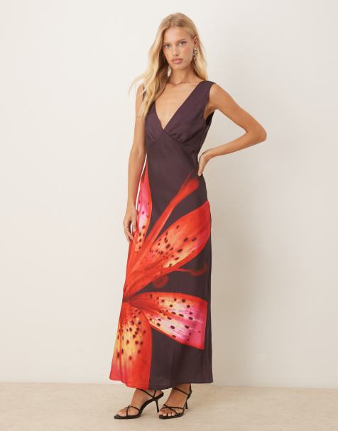 Abercrombie & Fitch – Occasion – Sukienka maxi z odkrytymi plecami i nadrukiem w czerwony kwiat - view 1