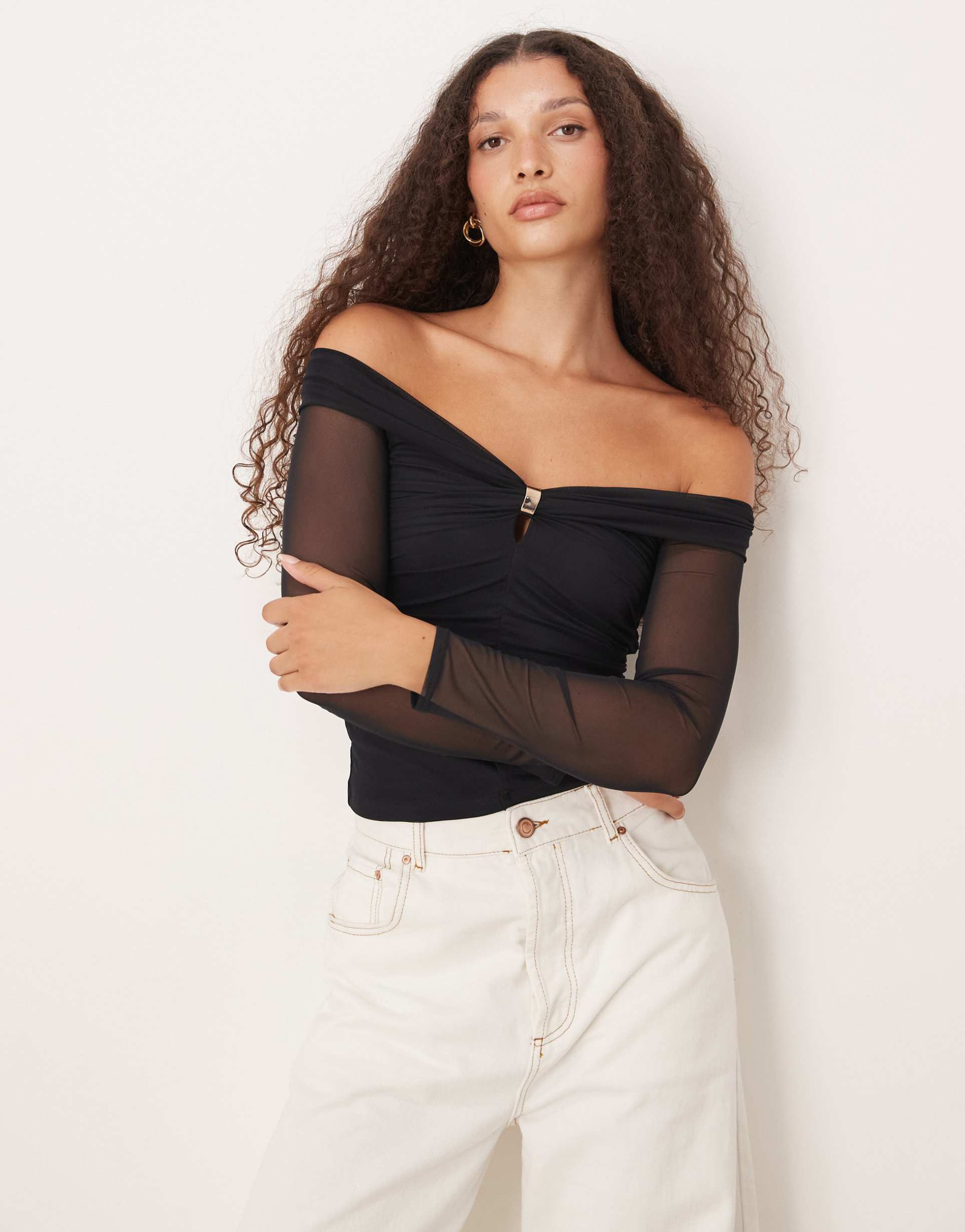 abercrombie & fitch off the shoulder mesh long sleeve hardware top in black