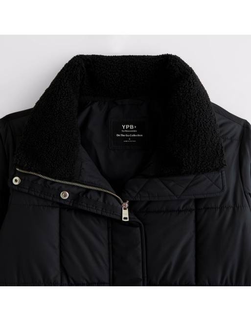 Abercrombie & Fitch On the go 6am puffer jacket in black, 2 of 3