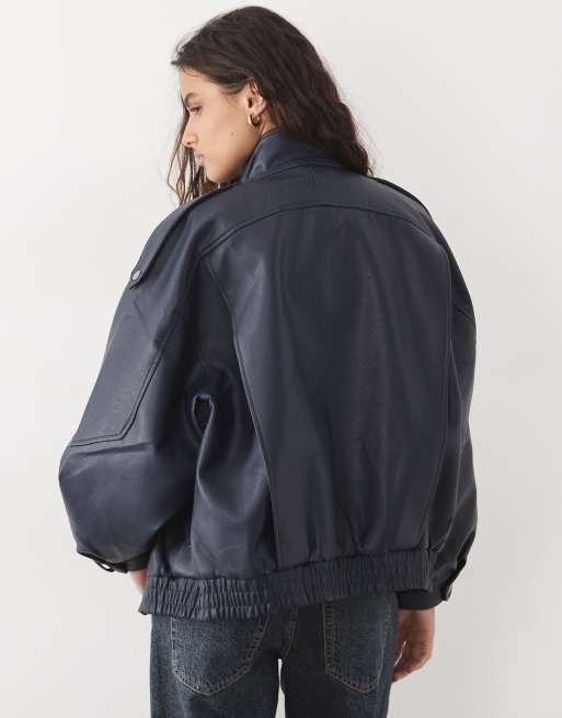 Abercrombie & Fitch oversized bomberjacka i konstläder i navy, 4 av 4