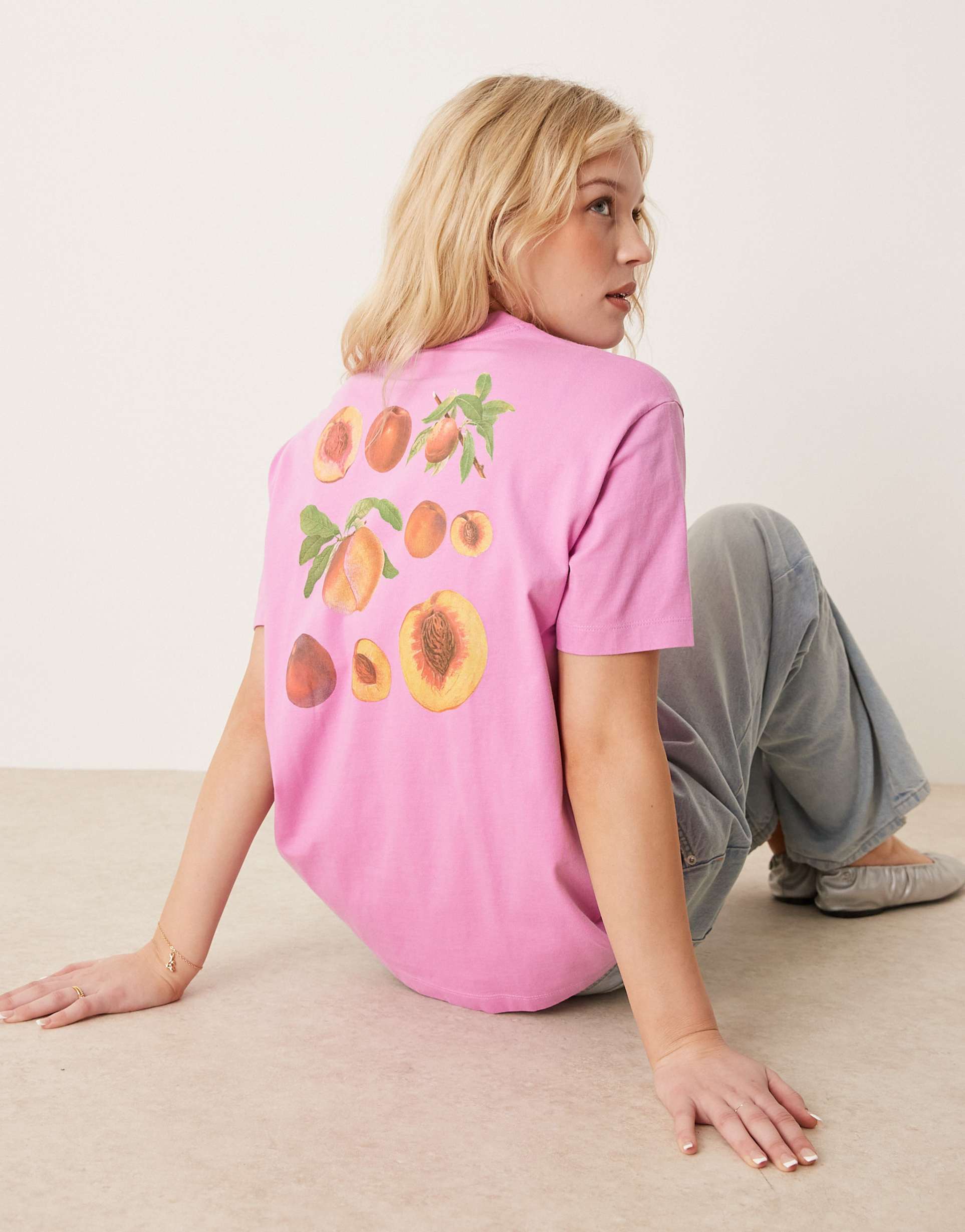 abercrombie & fitch oversized short sleeve graphic t-shirt in pink