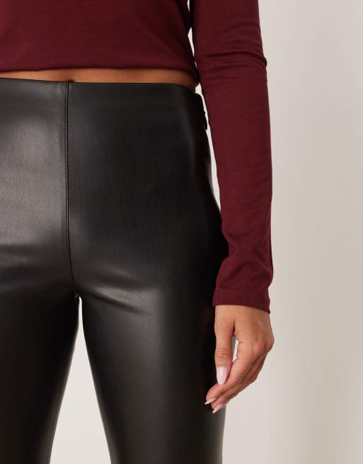 Abercrombie & Fitch - Pantalon slim bootcut en cuir à taille haute épurée - Noir, 4 de 5