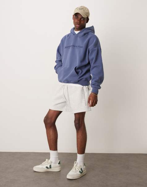 Abercrombie & Fitch - Pantaloncini in pile grigio chiaro con logo e coulisse - view 1