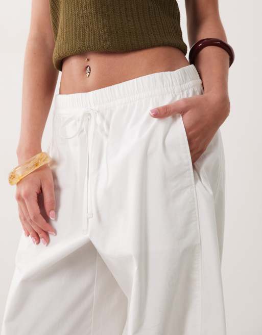 Abercrombie & Fitch - Pantalones blancos de pernera barrel sin cierres, 5 de 5