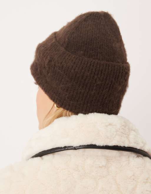 Abercrombie & Fitch - Pluizige beanie in bruin, 3 van 3