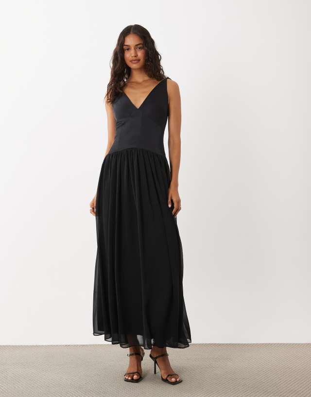 maxi black flowy dress Abercrombie & Fitch plunge neck in Glamorous 1960's Black Tie NIKE 5% Spandex Length (Inches):52 Womens dresses